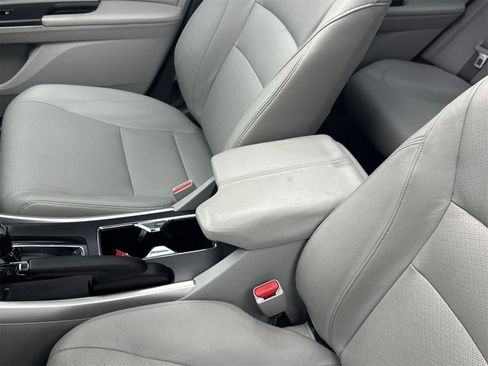 Used 2015 Honda Accord Touring image 33