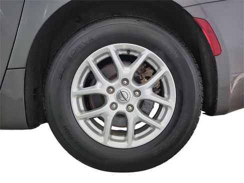 Used 2023 Chrysler Pacifica Touring-L image 36