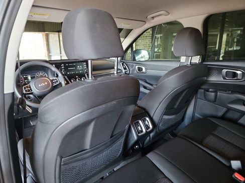 Used 2023 Kia Sorento LX image 24