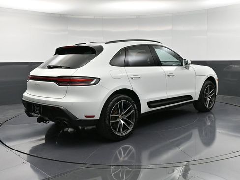 Certified 2025 Porsche Macan image 8