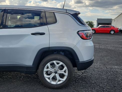 Used 2025 Jeep Compass Sport AWD/4WD image 9