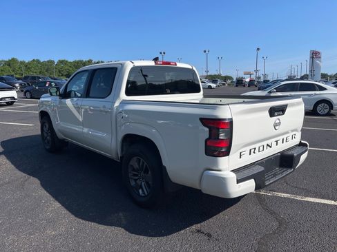 Used 2025 Nissan Frontier SV RWD image 14