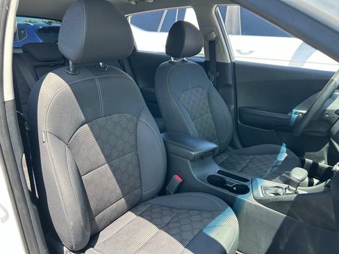 Used 2019 Kia Niro LX FWD image 39