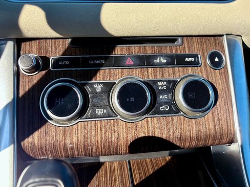 Used 2014 Land Rover Range Rover Sport HSE image 17