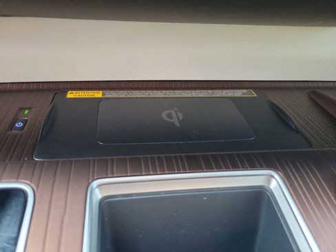 Used 2022 Toyota Sienna XLE image 22