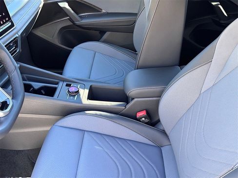 New 2026 Volkswagen Tiguan SE R-Line image 11