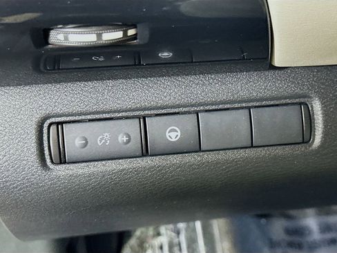 Used 2023 Nissan Pathfinder SV AWD/4WD image 20