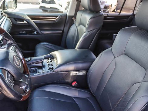 Used 2018 Lexus LX 570 4WD image 16