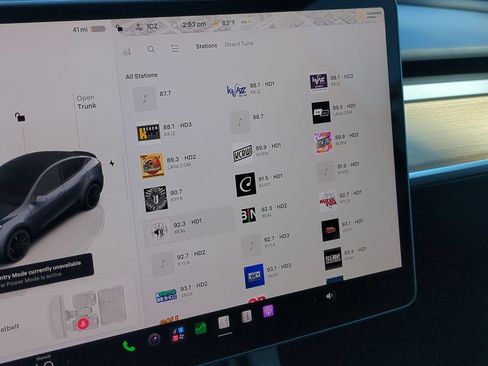 Used 2023 Tesla Model Y Performance AWD/4WD image 13