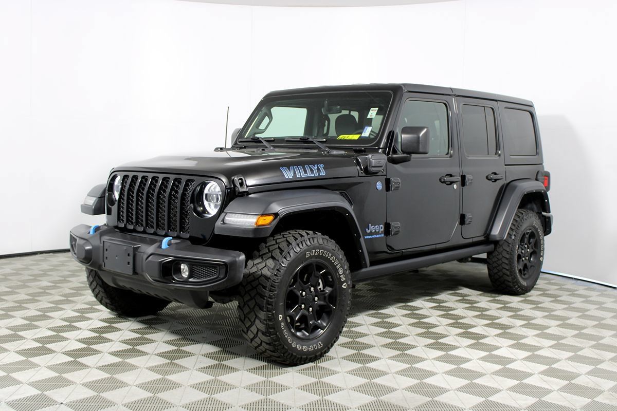 Used 2023 Jeep Wrangler Unlimited w/ Cold Weather Group AWD/4WD image 3
