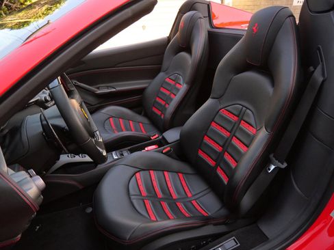 Used 2019 Ferrari 488 Spider image 18