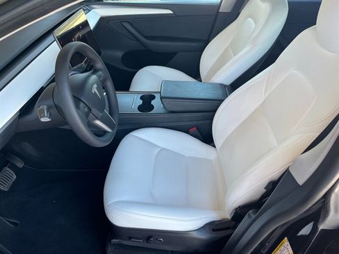 Used 2022 Tesla Model Y Long Range AWD/4WD image 9