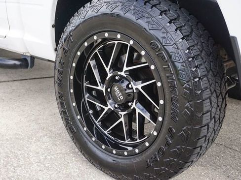 Used 2019 RAM 1500 Classic SLT AWD/4WD image 9