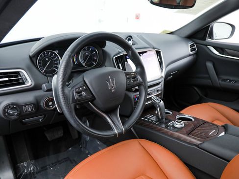 Certified 2023 Maserati Ghibli Modena Q4 image 17