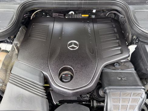 Used 2024 Mercedes-Benz GLS 450 4MATIC image 47
