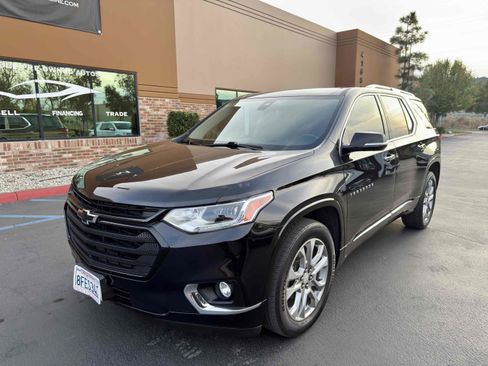 Used 2018 Chevrolet Traverse Premier w/ LPO, Black Accent Package image 4