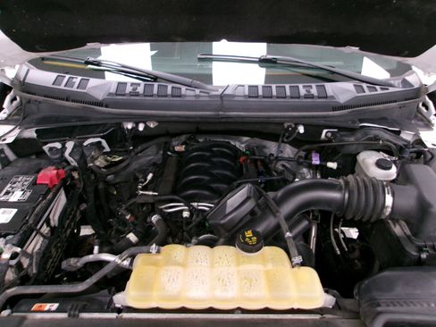 Used 2018 Ford F150 Lariat w/ Equipment Group 502A Luxury AWD/4WD image 19