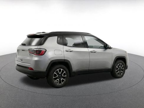 Used 2025 Jeep Compass Trailhawk AWD/4WD image 9