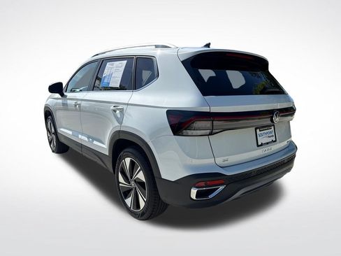 Used 2025 Volkswagen Taos SE AWD/4WD image 6