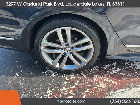 Used 2017 Volkswagen Passat 1.8T R-Line FWD image 15