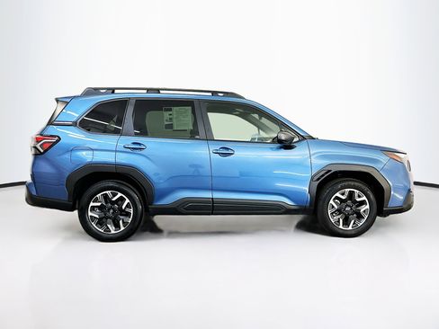 Used 2025 Subaru Forester Premium AWD/4WD image 10