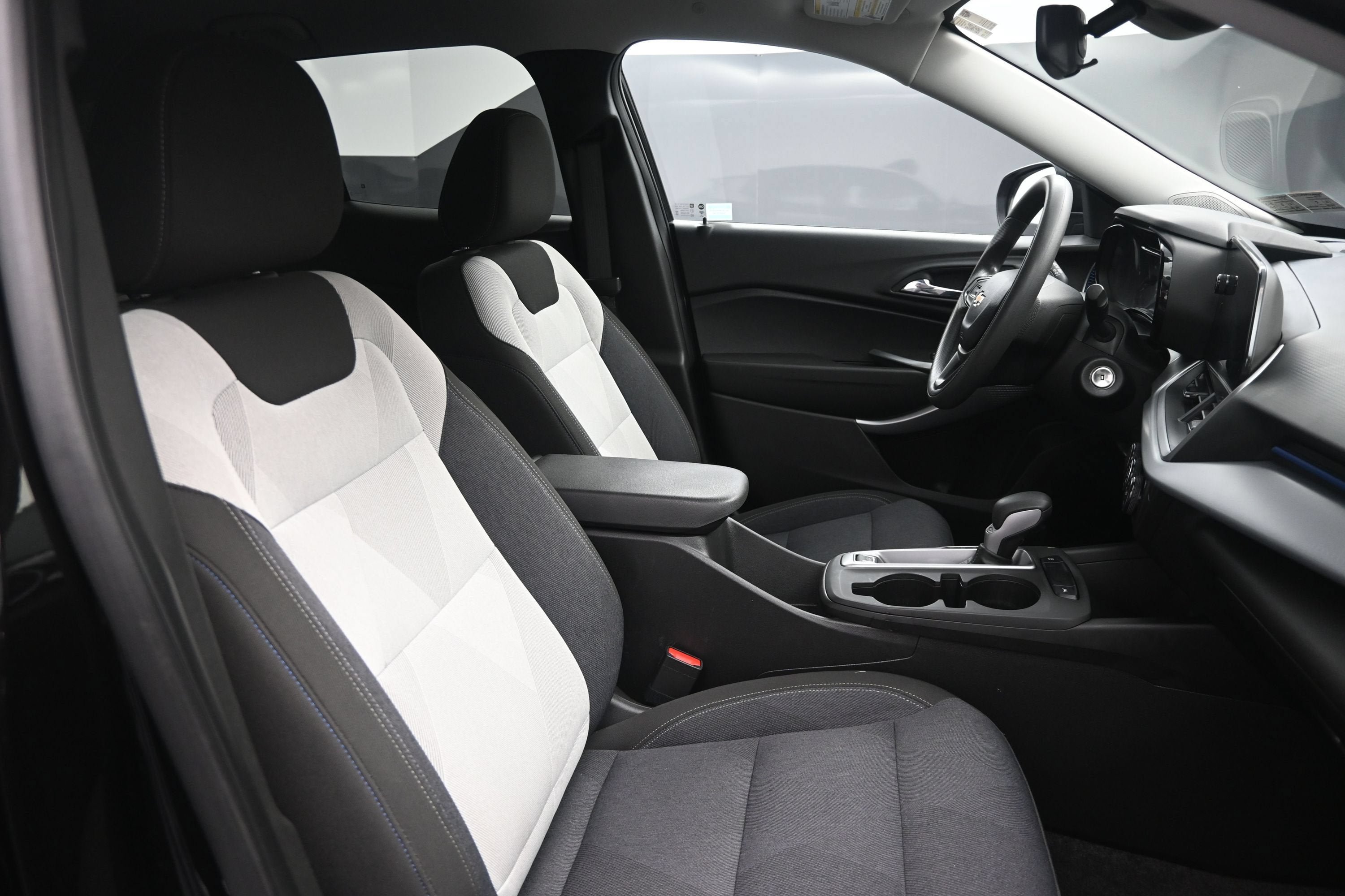 Certified 2025 Chevrolet Trax LS w/ LS Convenience Package FWD image 24