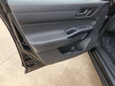 Certified 2025 Nissan Pathfinder SV image 28