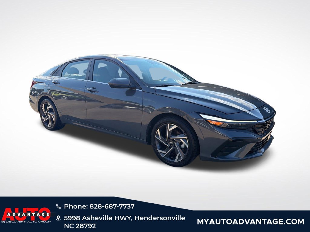 Used 2025 Hyundai Elantra SEL FWD image 3