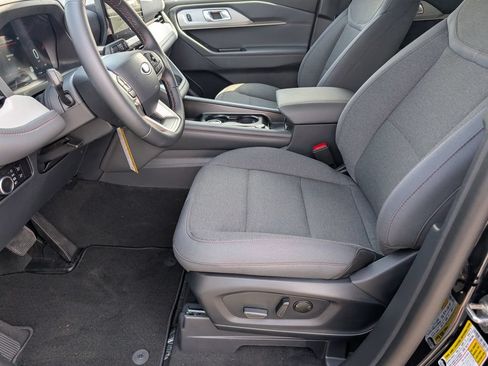 New 2026 Ford Explorer Active RWD image 9