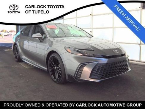 Used 2025 Toyota Camry SE image 3