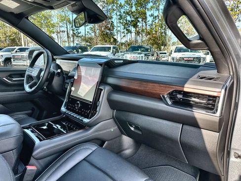 Used 2025 GMC Yukon Denali image 28