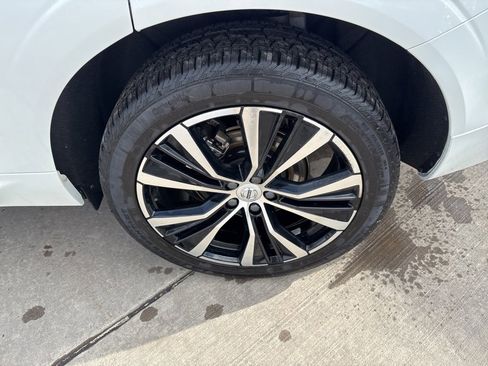 Used 2025 Volvo XC60 B5 Plus image 14