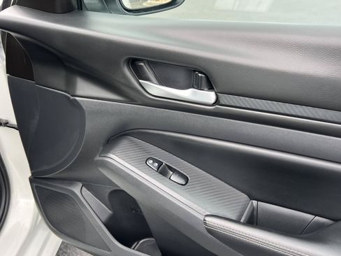 Used 2025 Nissan Altima 2.5 SV FWD image 19