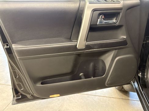 Certified 2017 Toyota 4Runner SR5 AWD/4WD image 7