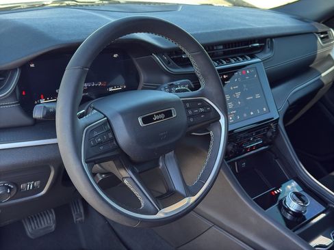 Used 2024 Jeep Grand Cherokee L Altitude image 37