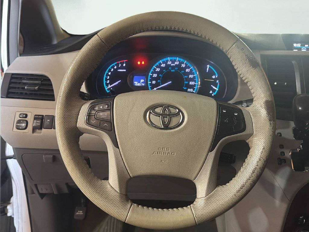 Used 2014 Toyota Sienna XLE w/ Entertainment Package FWD image 20