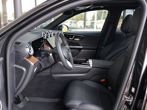 Used 2026 Mercedes-Benz GLC 300 image 9