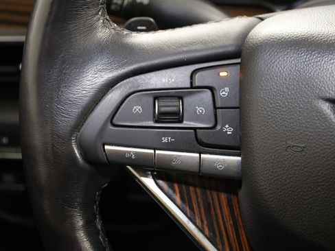 Used 2023 Cadillac Escalade Premium Luxury image 39