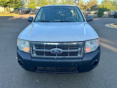 Used 2010 Ford Escape XLS AWD/4WD image 2