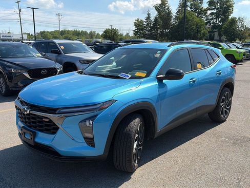 Used 2025 Chevrolet Trax RS FWD image 4