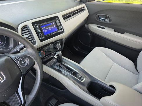 Used 2022 Honda HR-V LX image 5