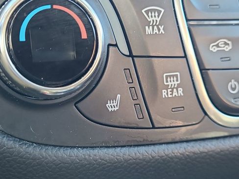 Used 2020 Chevrolet Equinox LT image 32