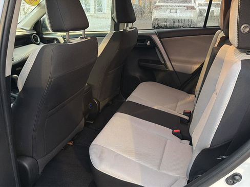 Used 2018 Toyota RAV4 XLE FWD image 11