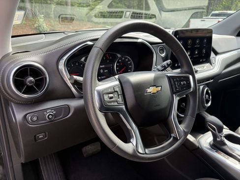 Used 2025 Chevrolet Blazer LT FWD image 7