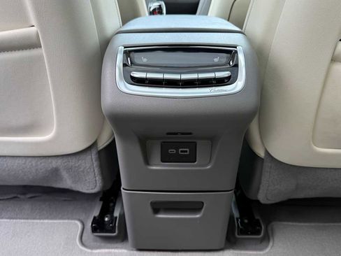 Used 2025 Cadillac XT6 Premium Luxury w/ Technology Package image 9