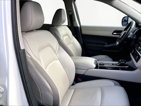 Used 2023 Nissan Pathfinder SL image 21