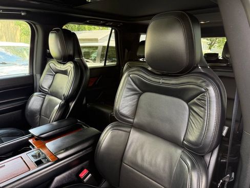 Used 2019 Lincoln Navigator L Reserve AWD/4WD image 10