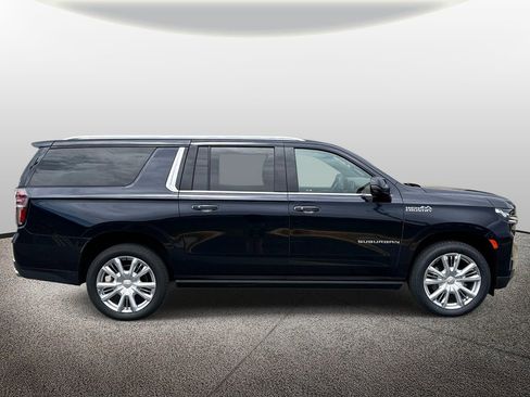 Used 2023 Chevrolet Suburban High Country w/ Premium Package AWD/4WD image 4