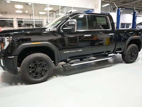 New 2026 GMC Sierra 2500 Denali w/ Denali Reserve Package image 10