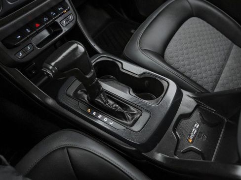 Used 2019 Chevrolet Colorado Z71 AWD/4WD image 22